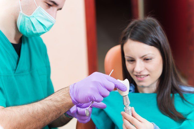 عملية زرع الاسنان في تركيا