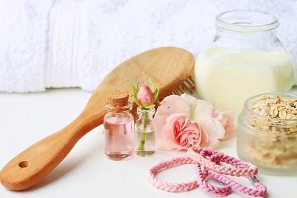 وصفة الحليب وزيوت الورد