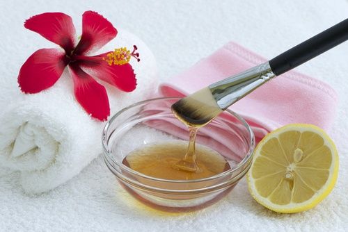 قناع السكر والعسل الليمون لتقشير الوجه