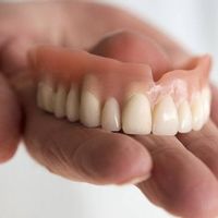 أنواع أطقم الأسنان