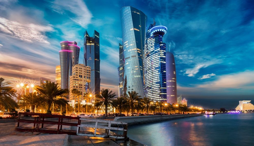 شد الوجه بالخيط في قطر