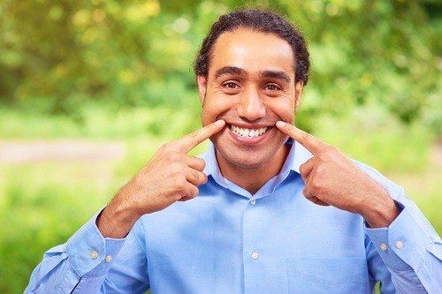 مميزات وعيوب زراعة الأسنان الفورية بالقاهرة