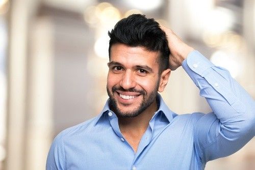 عملية زراعة الشعر في الإمارات