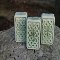 Irish-Celtic Licorice Clay Handcrafted Soap من Three Strands