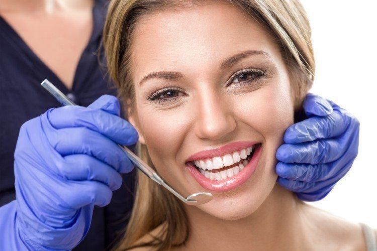 مميزات تقنية زراعة الاسنان بدون جراحة