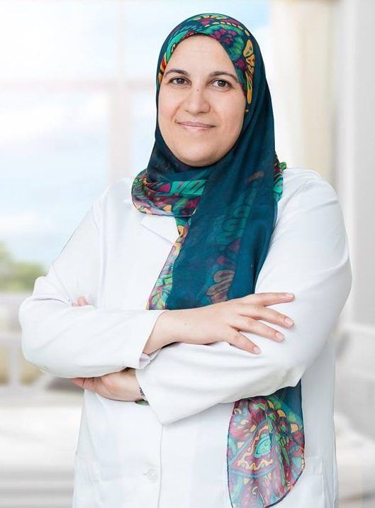 دكتورة إيمان عبد العزيز افضل دكتور تجميل في السعودية