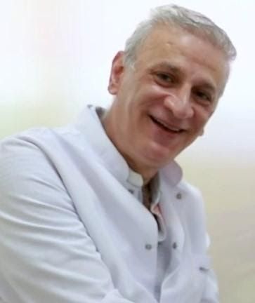 الدكتور أحمد سعيد حمد هو افضل دكتور اسنان في تركيا