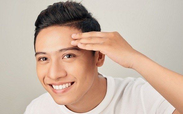 علاج فراغات الشعر في مقدمة الرأس للرجال 