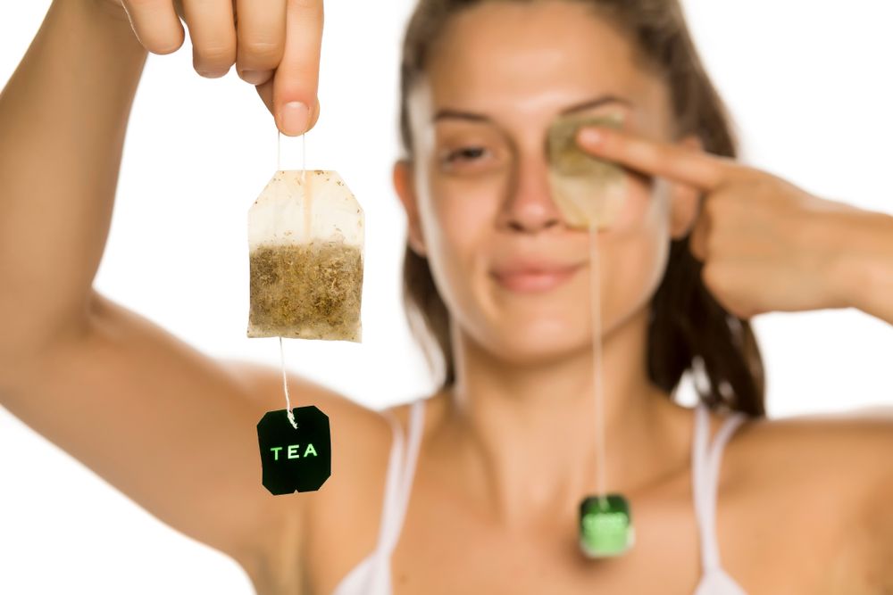 كمادات الشاي لعلاج دهون العين
