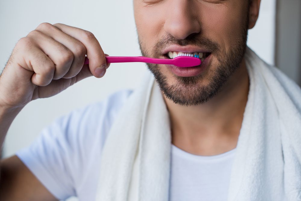 كيف يمكنك الاعتناء بأسنانك بعد إجراء هوليود سمايل؟