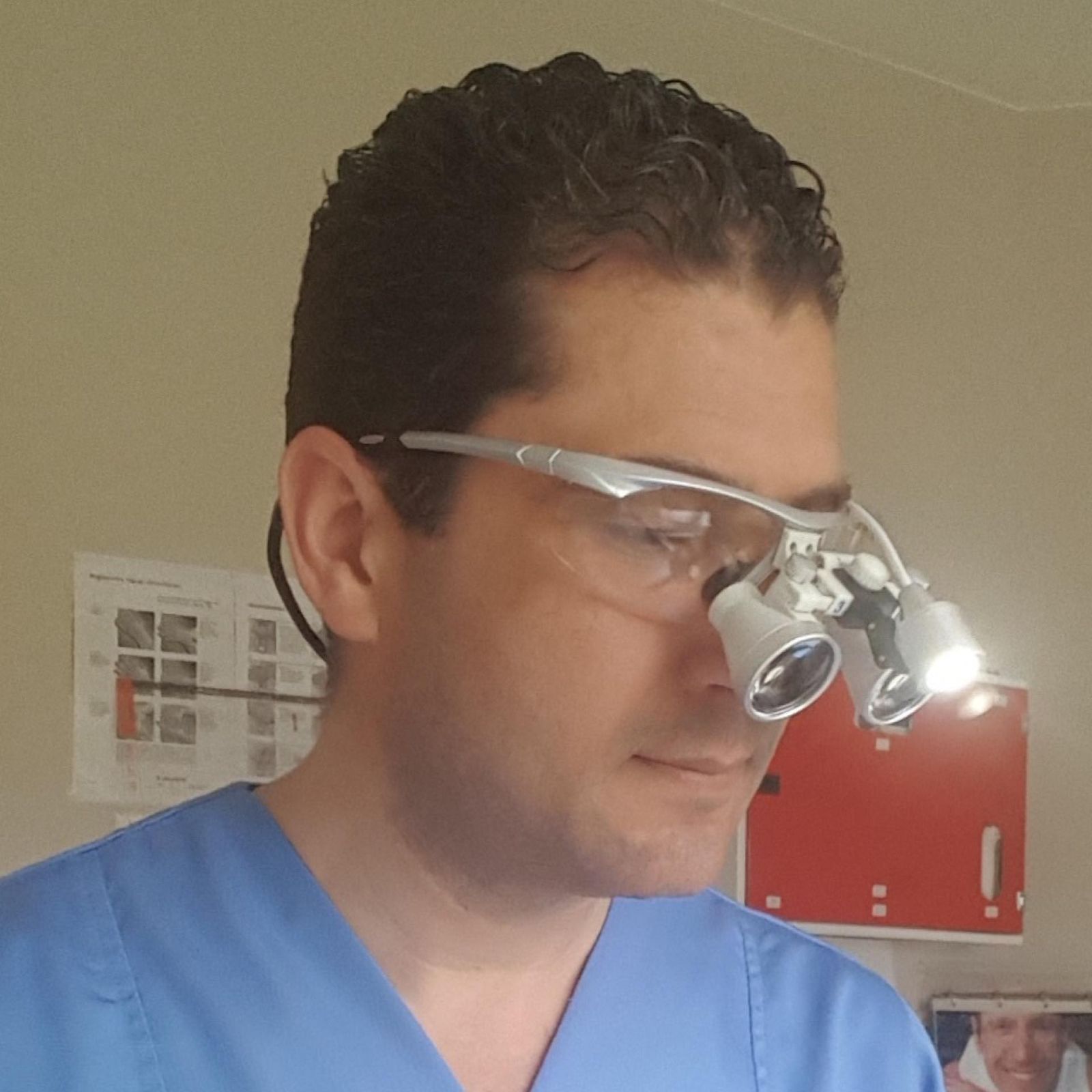 دكتور ياسين باش طبجي عيادة تونس لطب الأسنان