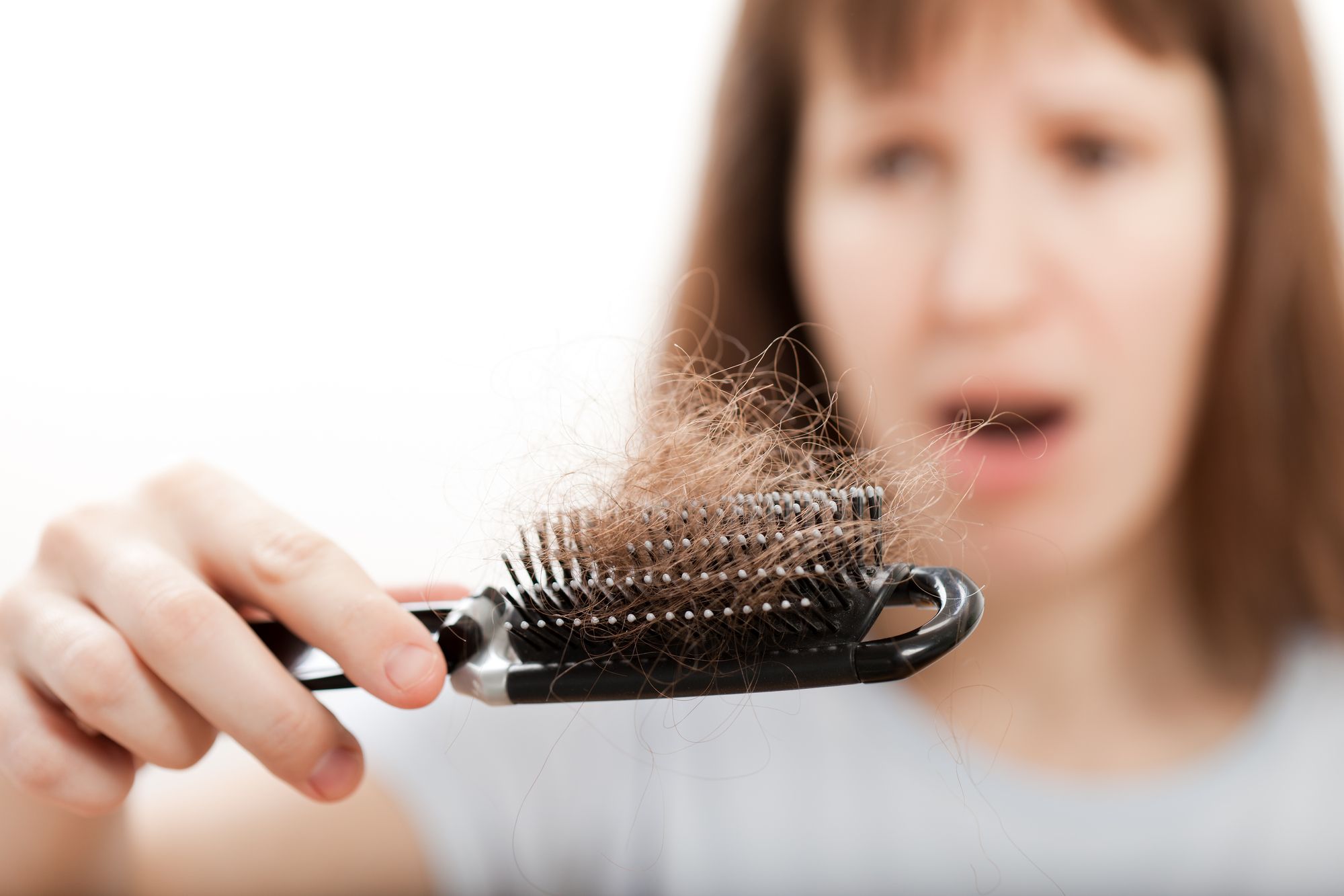 فوائد الديرما ستامب لحل مشاكل تساقط الشعر