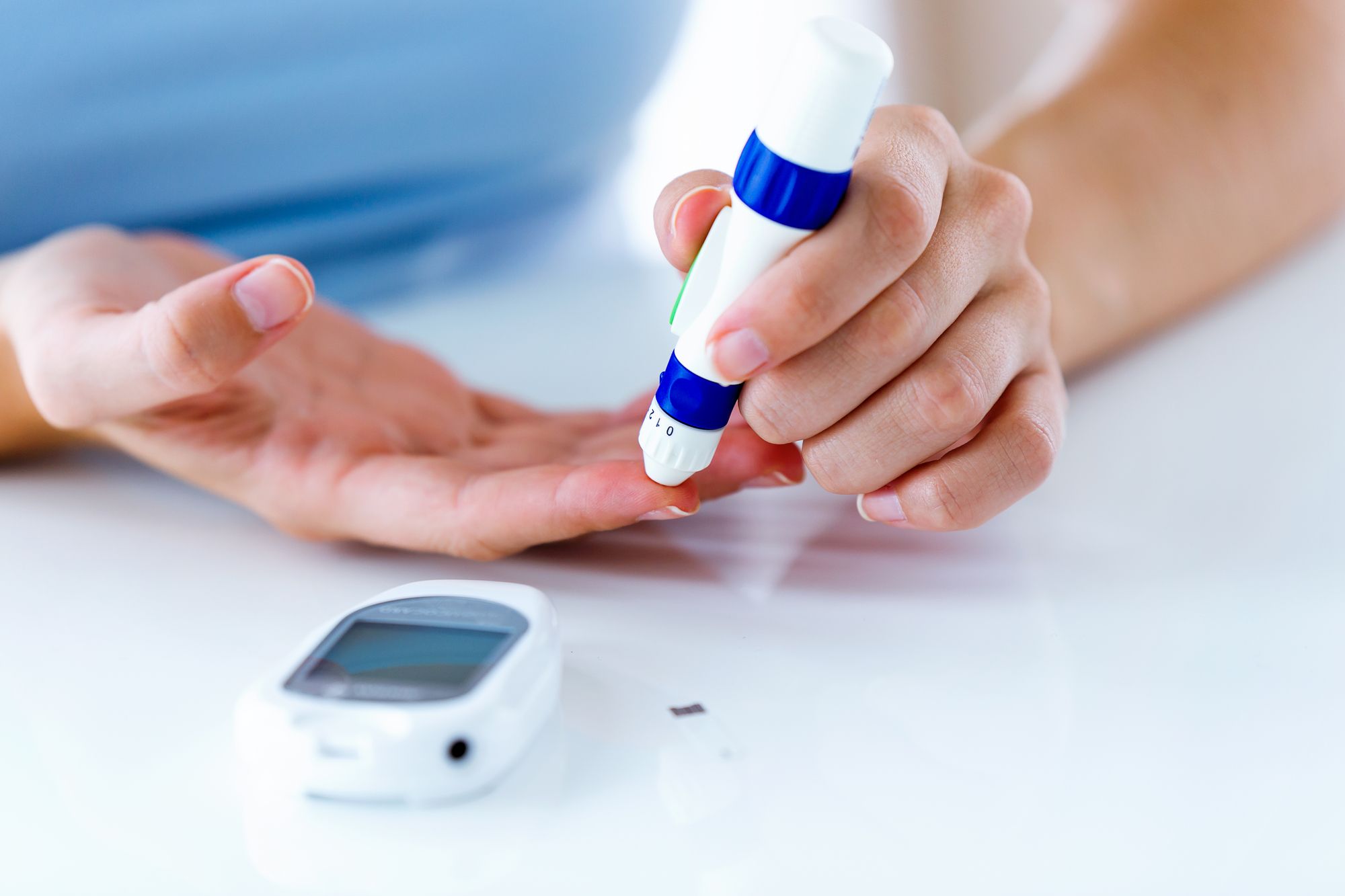 انخفاض نسبة السكر في الدم من اعراض عملية عميلة تحويل مسار المعدة