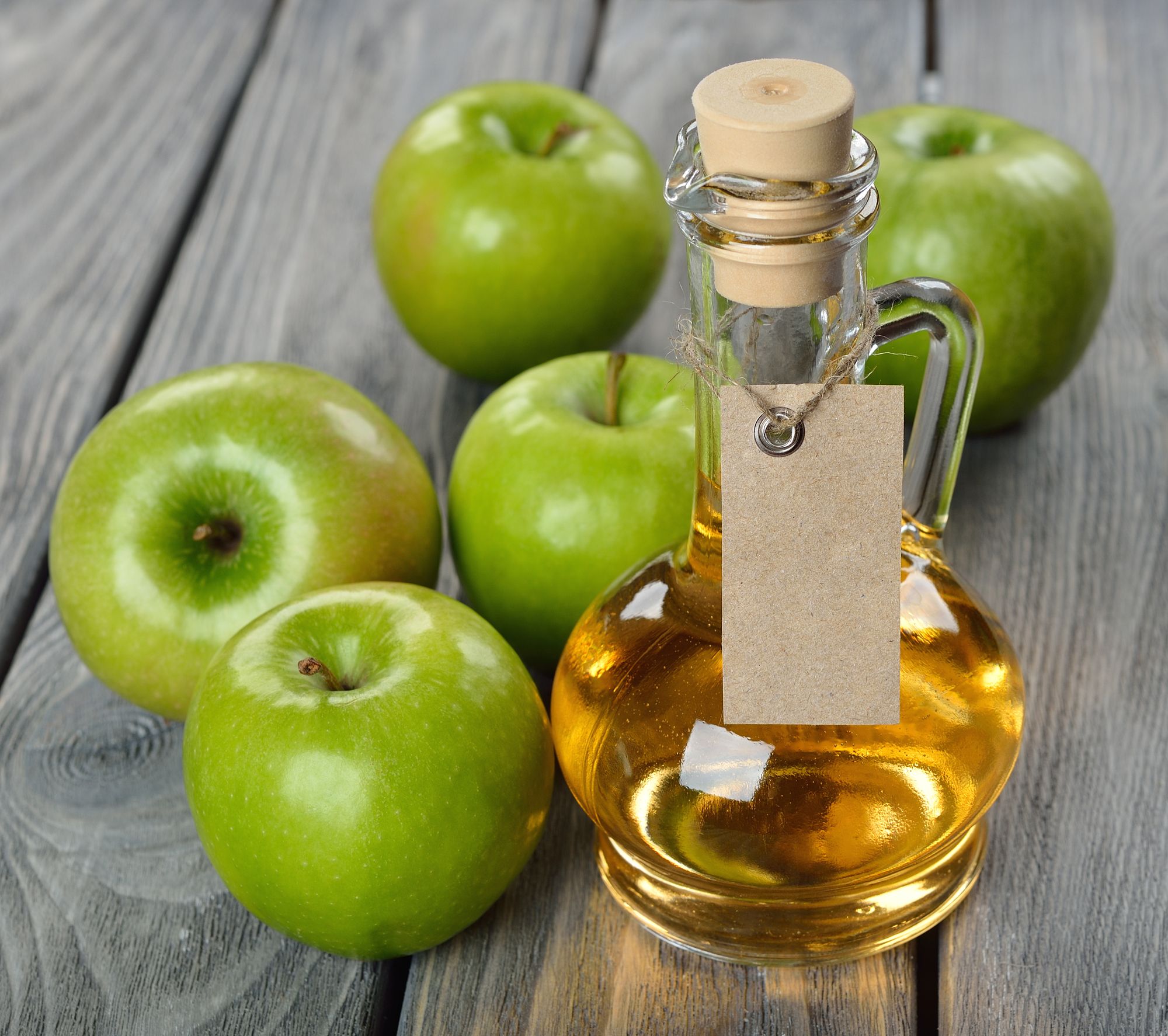 ⁨‎⁨خل التفاح لعلاج فطريات الأظافر⁩⁩