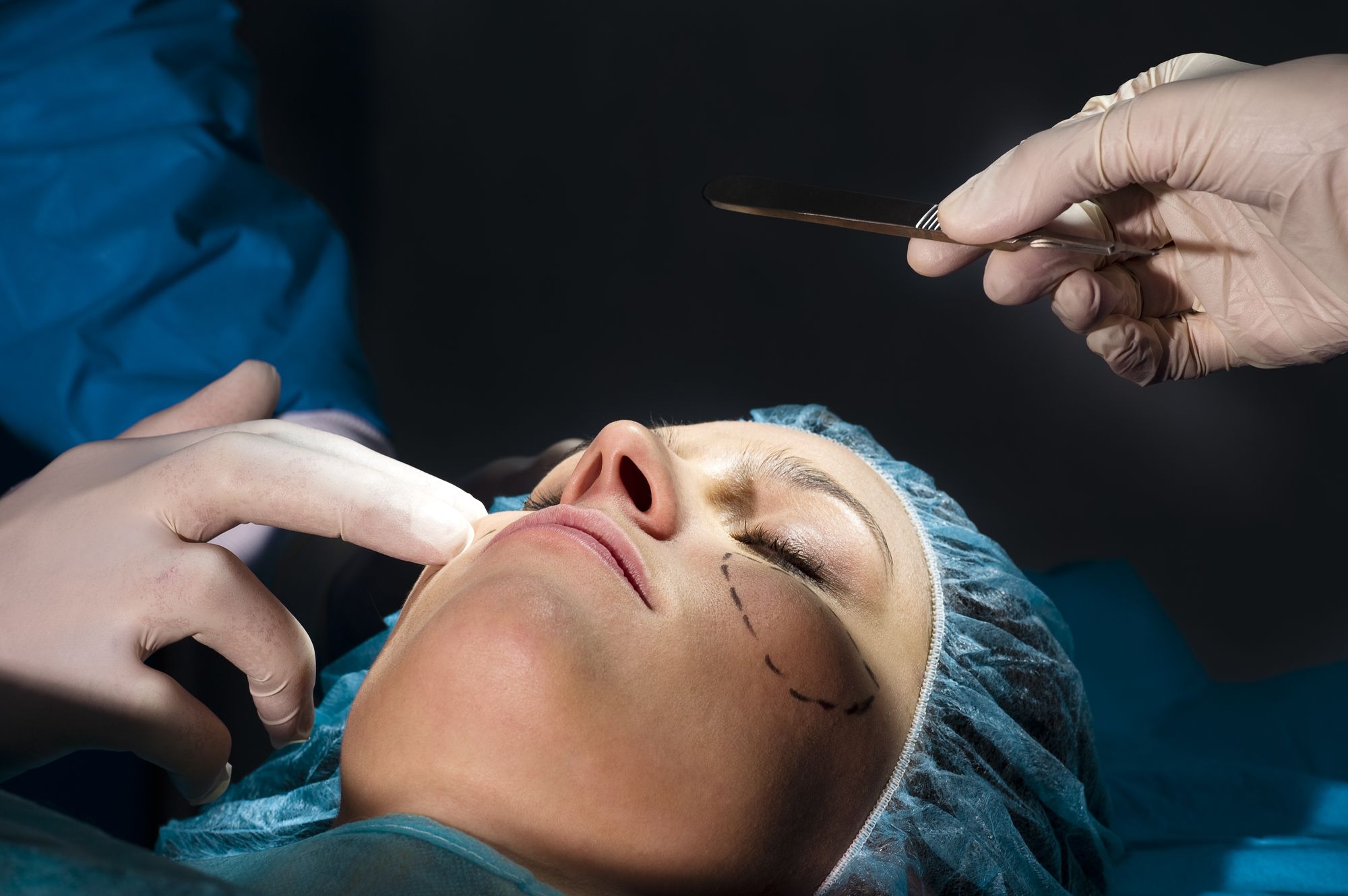 عمليات تجميل الوجه جراحياً