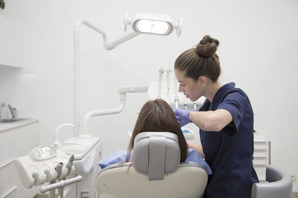 معايير تحديد سعر طقم الاسنان المتحرك في السعودية