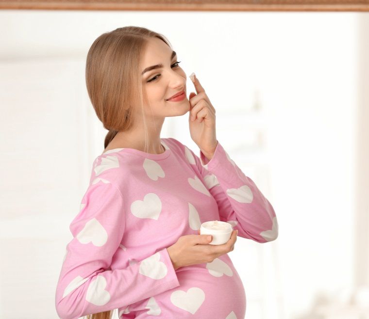 ⁨‎⁨يمكن استخدام كريم اكرتين في فترة الحمل والرضاعة⁩⁩